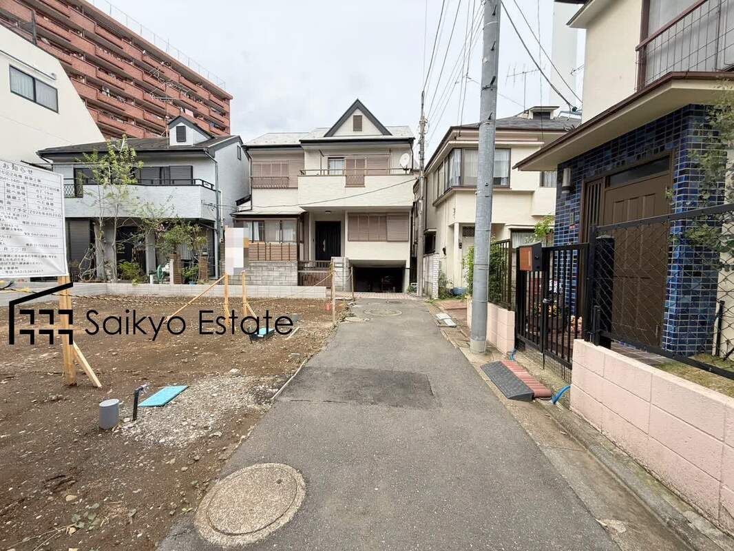 Land for Sale in Suginami, Tokyo - No Construction Conditions - Image 1