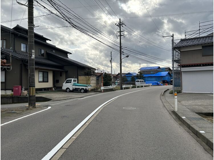 179.99 Tsubo Land Plot with Existing House in Kaga, Ishikawa - Thumbnail 2