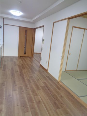 Pet-Friendly 2LDK Apartment for Sale in Nara with Shuttle Bus - Thumbnail 3