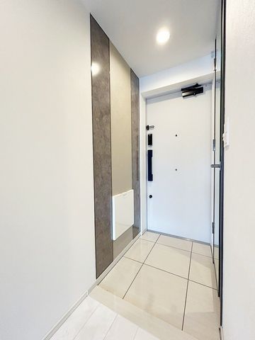 Modern 1SLDK Condo with Lake Biwa Views in Otsu, Shiga - Thumbnail 2