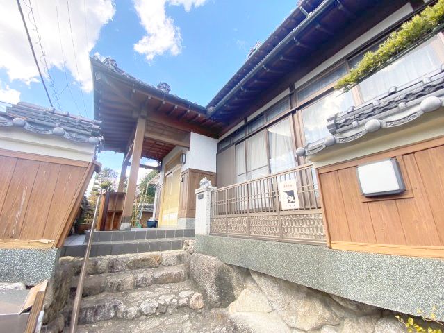 7-Bedroom House in Shime with Underground Garage - Thumbnail 3