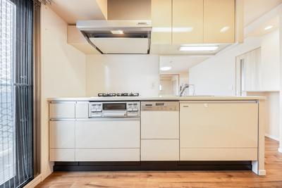 Corner 3LDK Apartment near Tambaguchi Station, Kyoto — Image 1, Shimogyo, Kyoto