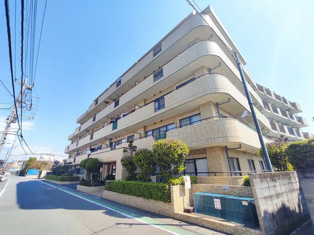 3LDK Apartment in Nagizumi-cho with Renovated Interiors - Thumbnail 2