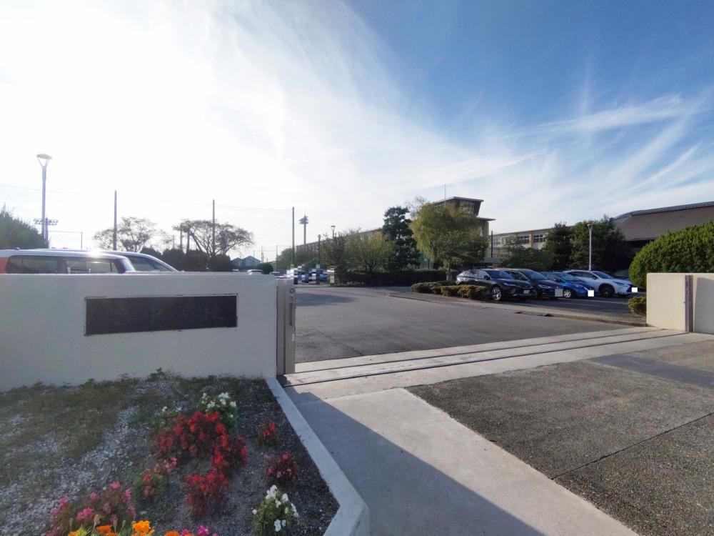5LDK Renovated House in Owariasahi with 2 Car Parks - Thumbnail 4