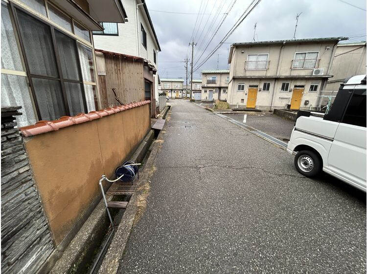 Land with Old House for Renovation in Kanazawa, Ishikawa - Thumbnail 4