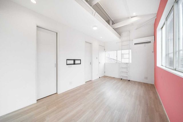 2LDK House for Sale in Setagaya, Tokyo near Sakurashimmachi Station - Thumbnail 3