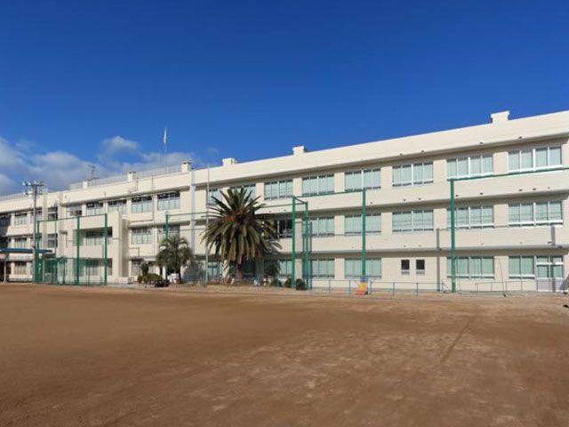 4LDK House for Sale in Minami Ward, Hiroshima - Thumbnail 4