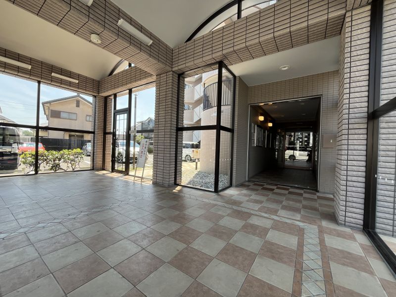 4LDK Apartment in Toyota City with South-Facing Balcony - Thumbnail 3