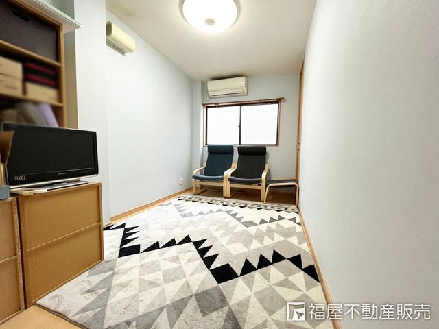 4LDK Steel House with Solar Panels in Osaka's Taisho Ward - Thumbnail 4