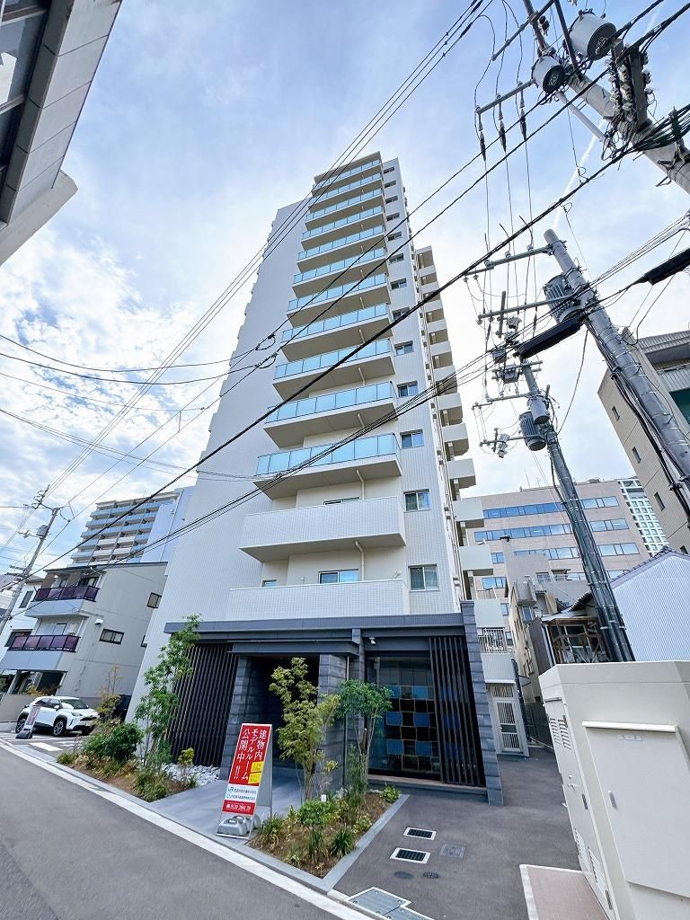 J. CREST Kenchomae 14F 2LDK Apartment in Central Takamatsu - Thumbnail 2