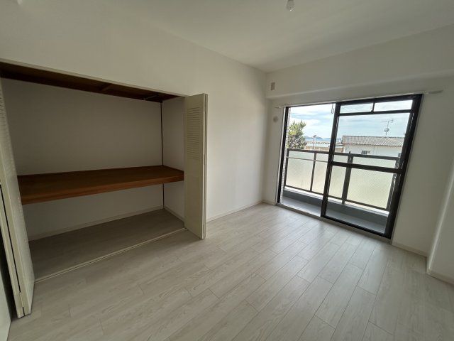 Seaside Wakaura 3LDK Apartment in Wakayama City - Thumbnail 3