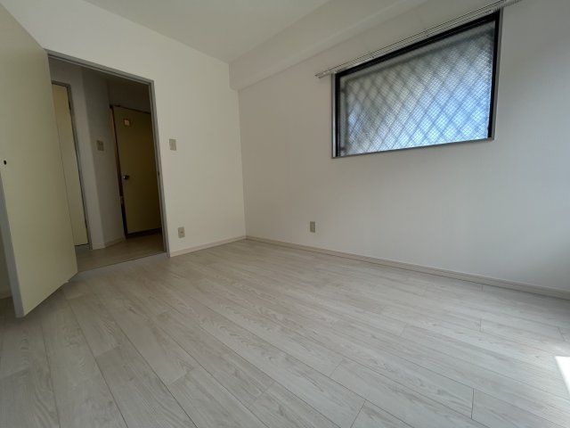 Seaside Wakaura 3LDK Apartment in Wakayama City - Thumbnail 2