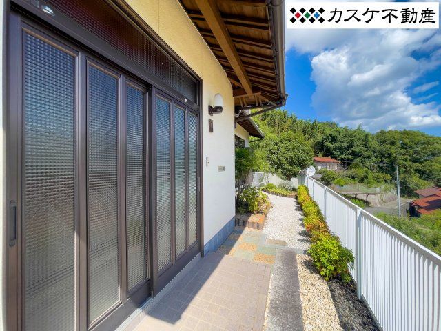 7DK House for Sale in Kasaoka, Okayama with Panoramic Views - Thumbnail 2