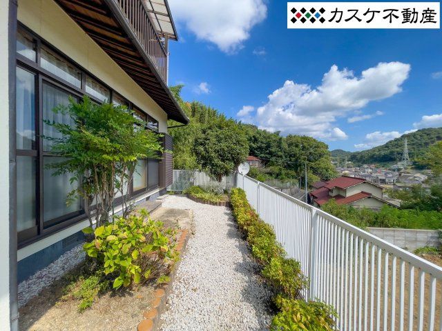 7DK House for Sale in Kasaoka, Okayama with Panoramic Views - Thumbnail 3