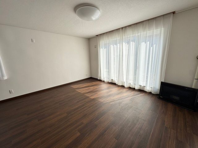 4LDK House for Sale in Higashi-Miyanosho, Sapporo - Thumbnail 2