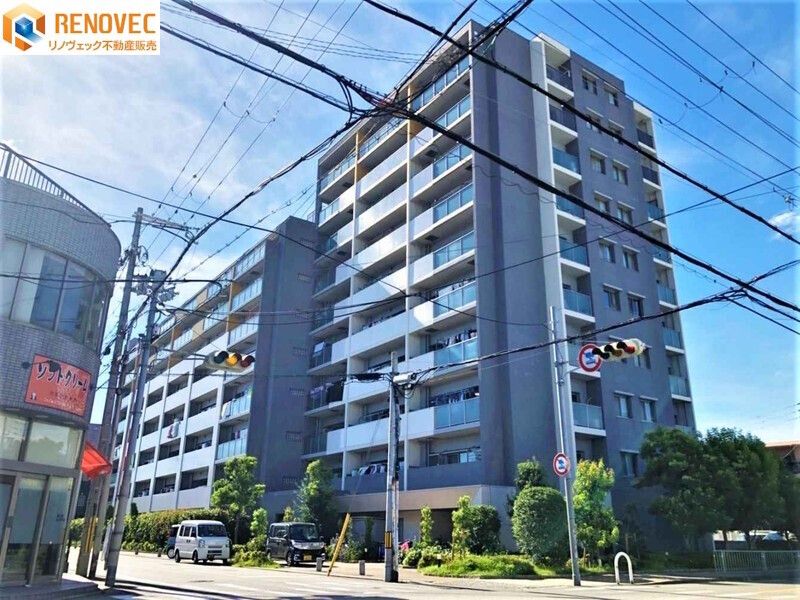 Renovated 3LDK Apartment in Resterge Ootori, Sakai - Image 1