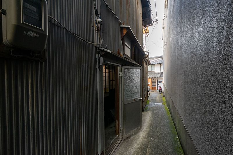 Unrenovated Kyoto Machiya with Shop on Teramachi Street for Sale - Thumbnail 3