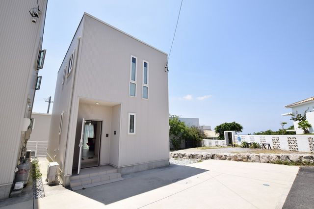 Oceanview 2LDK House in Okinawa's Kouri Island - Thumbnail 2
