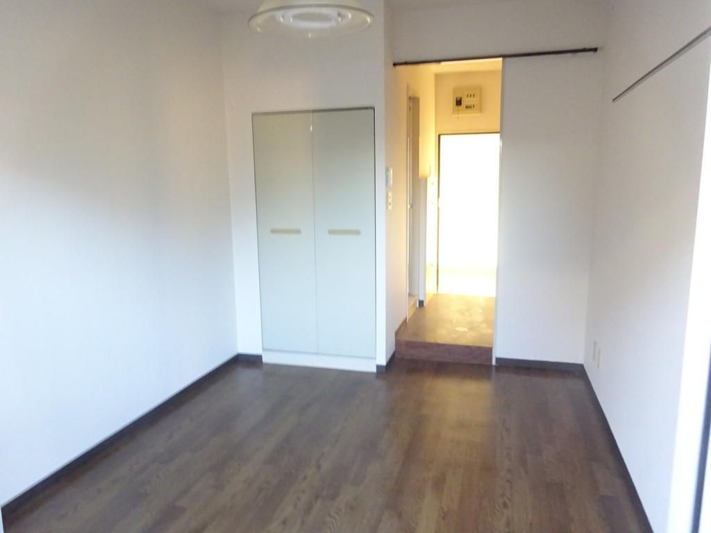 1R Apartment in Hashima, Gifu - 16.8m² with Balcony - Thumbnail 2