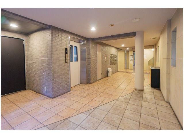 Renovated 2LDK Apartment for Sale in Shirokane-dai, Minato-ku, Tokyo - Thumbnail 3
