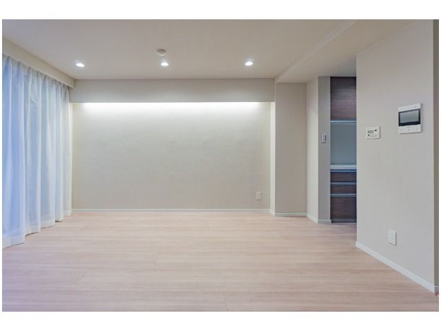 Renovated 2LDK Apartment for Sale in Shirokane-dai, Minato-ku, Tokyo - Thumbnail 4