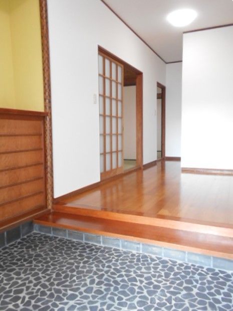 Renovated 3DK House in Kiryu with Large Land Plot - Thumbnail 3