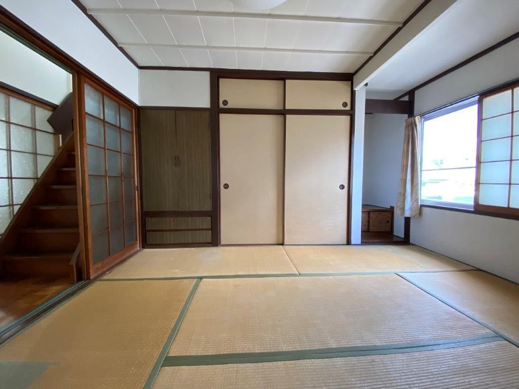 5LDK House in Kure City, Hiroshima with Garage and Garden - Thumbnail 2