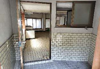 5DK House with Separate Guest Unit in Mihara, Hiroshima - Thumbnail 4
