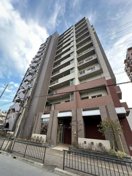 3LDK Apartment in Neyagawa City with South-Facing Balcony - Thumbnail 2