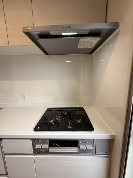 3LDK Apartment in Neyagawa City with South-Facing Balcony - Thumbnail 3