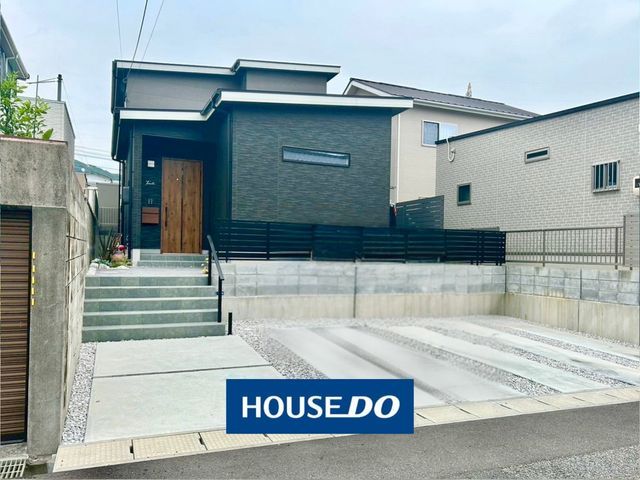 Modern All-Electric House in Shunan City, Yamaguchi - Thumbnail 2