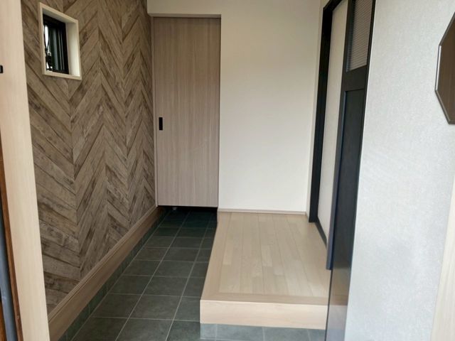 Modern All-Electric House in Shunan City, Yamaguchi - Thumbnail 3