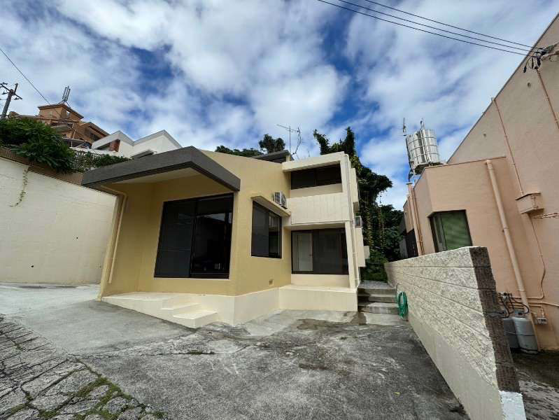 Renovated 4LDK House in Naha's Matsukawa District - Thumbnail 2