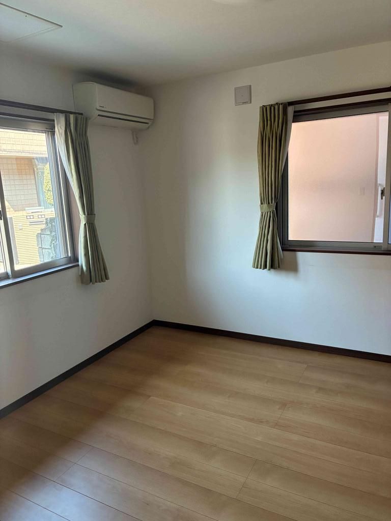 2SLDK Wooden House for Sale in Yokosuka, Kanagawa - Thumbnail 2