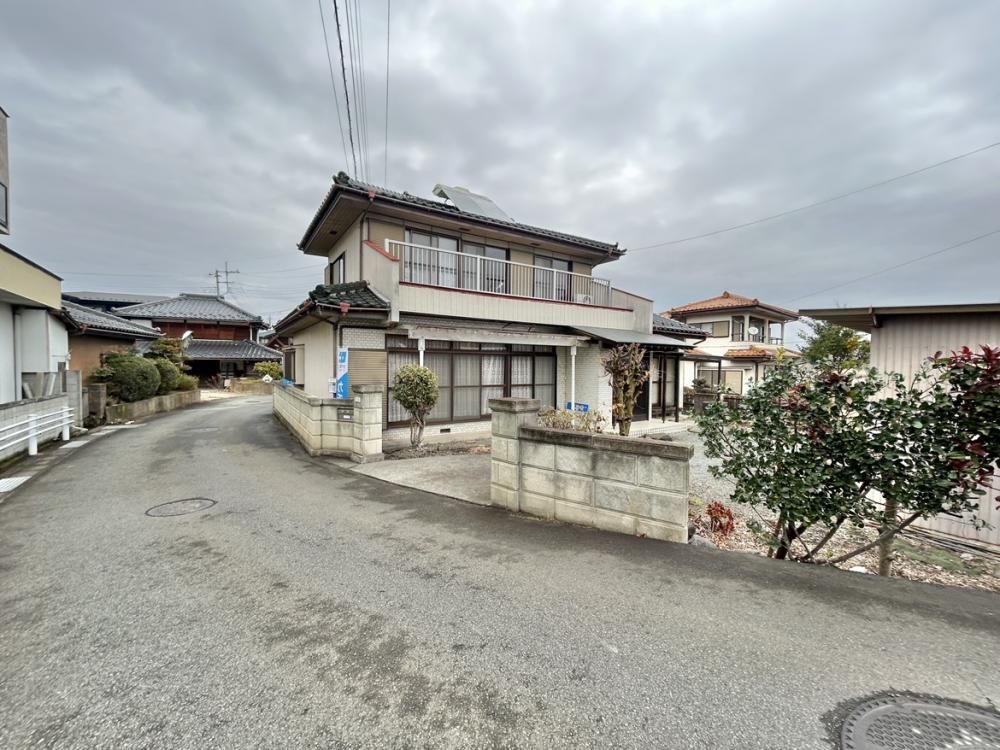 Renovated 6LDK Detached House with Large Land in Nirasaki - Thumbnail 3