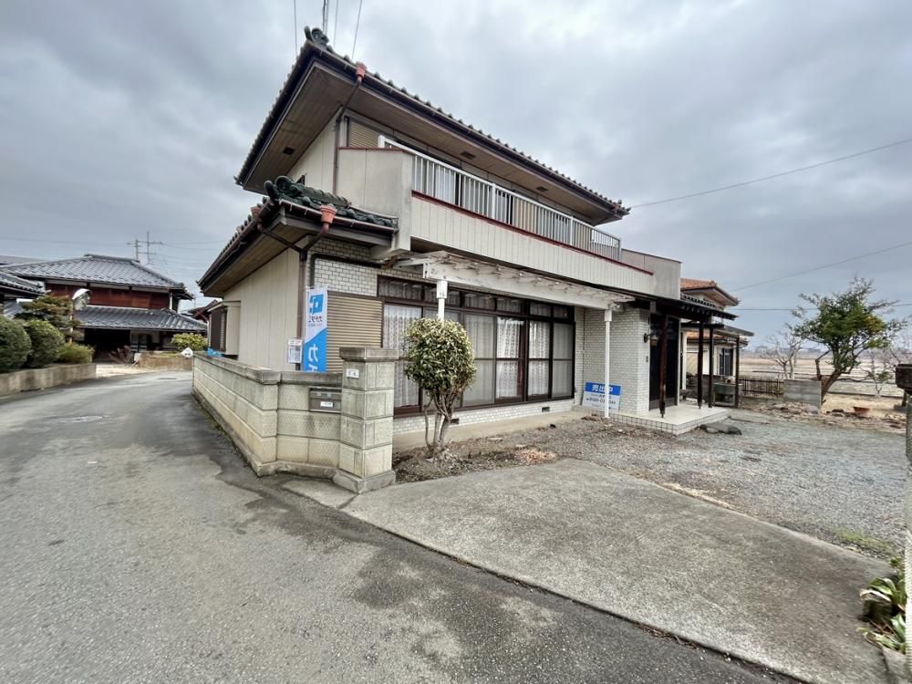 Renovated 6LDK Detached House with Large Land in Nirasaki - Thumbnail 2