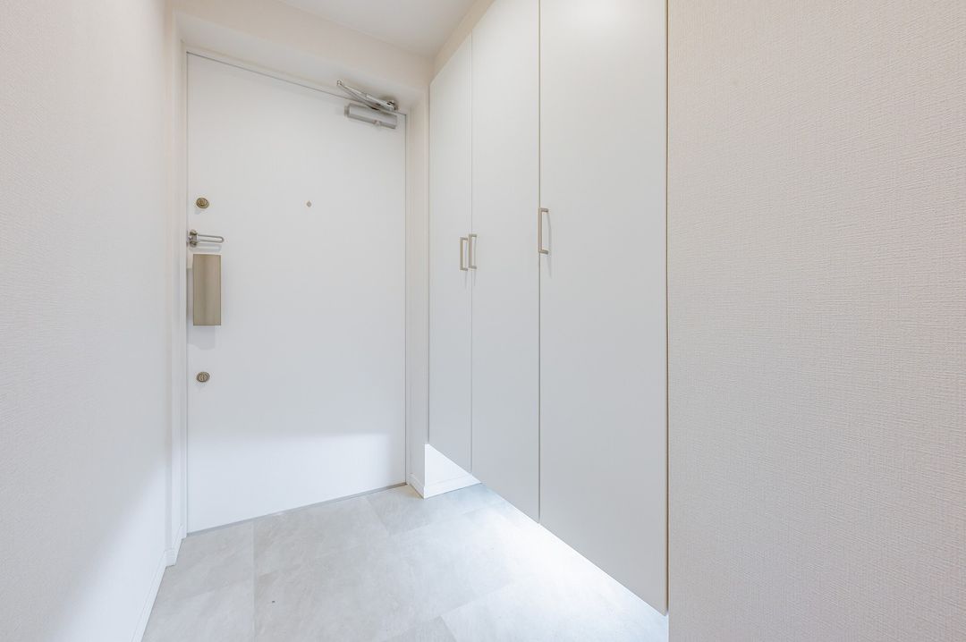 Renovated 2SLDK Apartment in Kawasaki's Rexcell Garden - Thumbnail 2