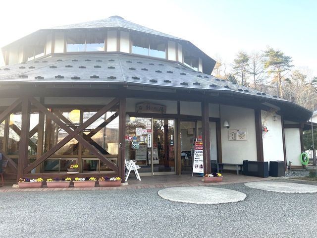 Renovated 2SLDK Resort Condo in Yamanakako with Forest Views - Thumbnail 2