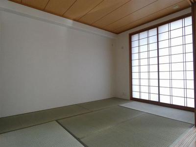 4LDK Apartment in Kitakyushu with Balcony — Image 3, Yahatahigashi, Fukuoka