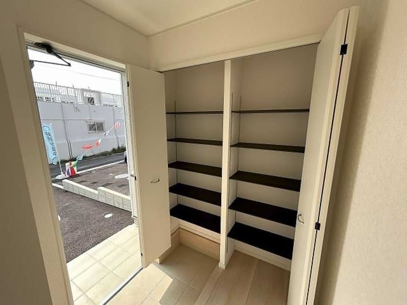 New 4LDK House with 2 Car Parks in Uruma, Okinawa - Thumbnail 3