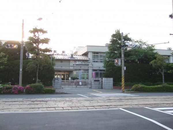 2LDK Apartment in Hiroshima's Funairi Saiwaicho District - Thumbnail 4