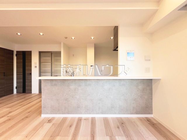 J-City Chitose Karasuyama 3F 4LDK Apartment for Sale in Setagaya - Thumbnail 3