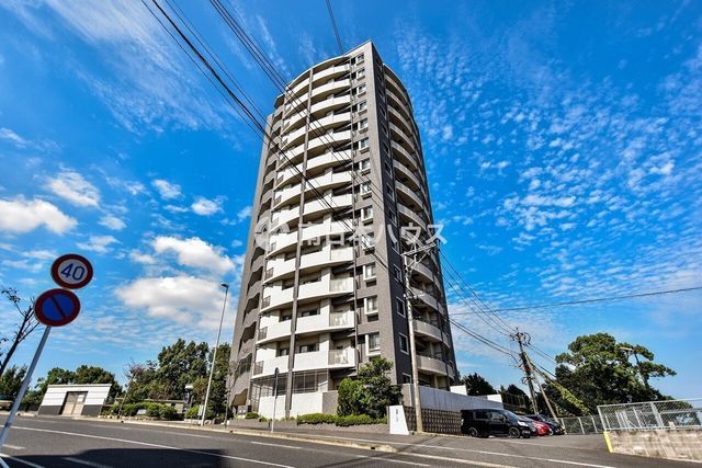 4LDK Apartment in Kagoshima with Balcony and Parking - Thumbnail 3