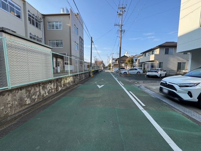 3SLDK Family Home in Toyohashi with South-Facing Road & Parking - Thumbnail 2