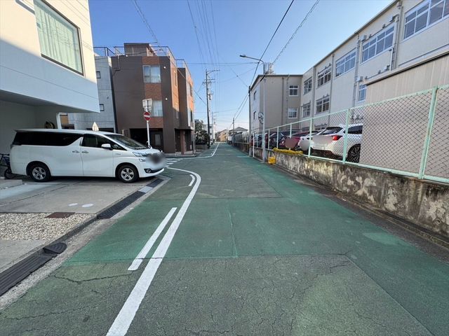 3SLDK Family Home in Toyohashi with South-Facing Road & Parking - Thumbnail 3
