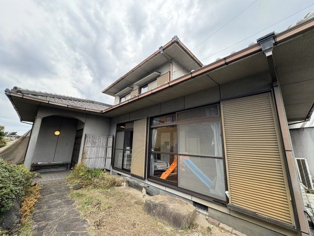 Traditional Japanese House in Onomichi with Guest Quarters - Thumbnail 4