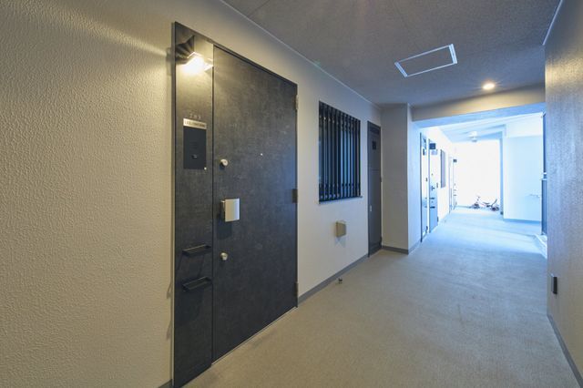 Modern Yokohama Apartment with Flexible Layout Near Nishiya Station - Thumbnail 3