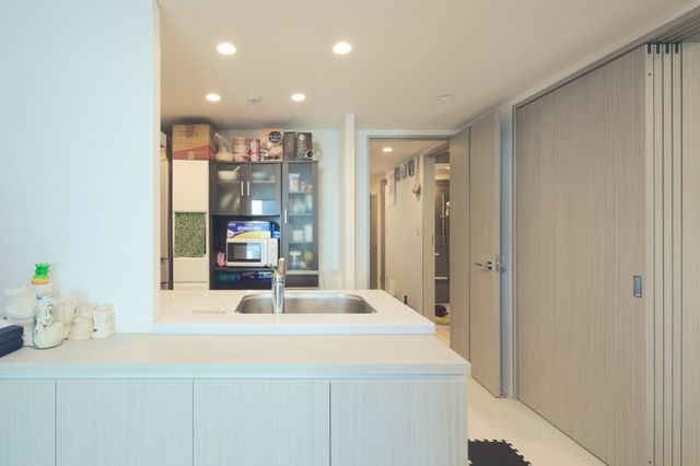 Modern Yokohama Apartment with Flexible Layout Near Nishiya Station - Thumbnail 4