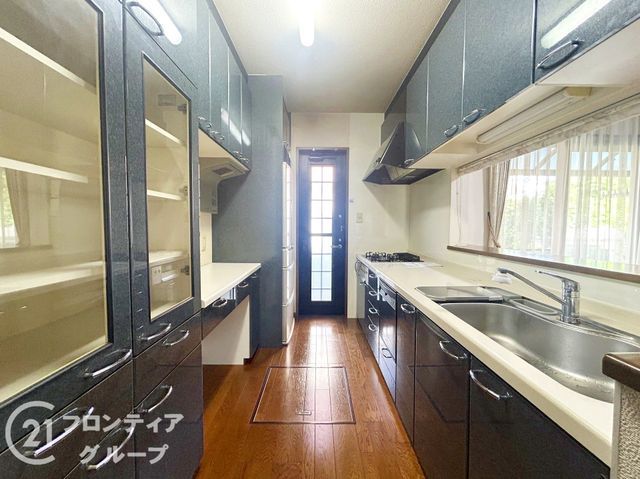 6SLDK Family Home on 105 Tsubo Corner Lot in Kashiba - Thumbnail 4