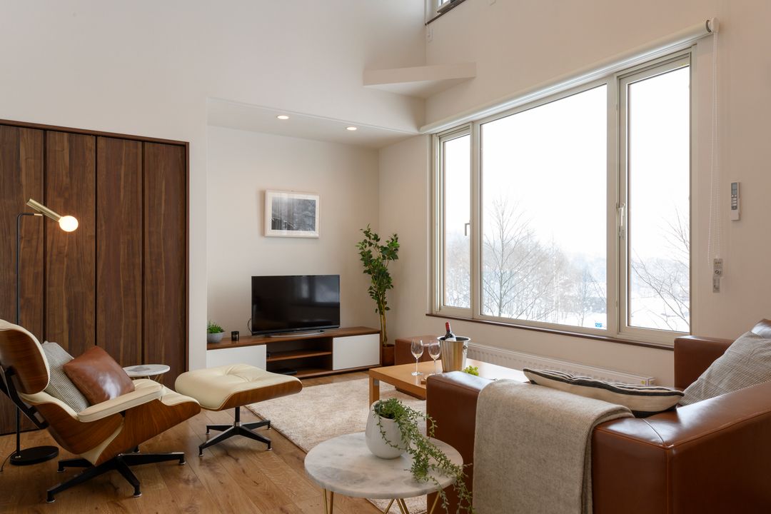 Dog-Friendly 3-Bedroom Penthouse in Niseko's SnowDog Village - Thumbnail 2